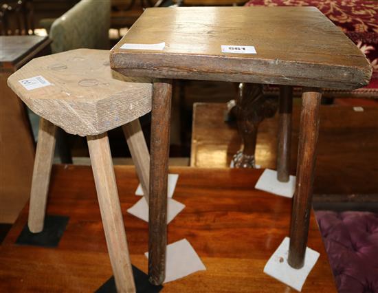 2 primitive stools(-)